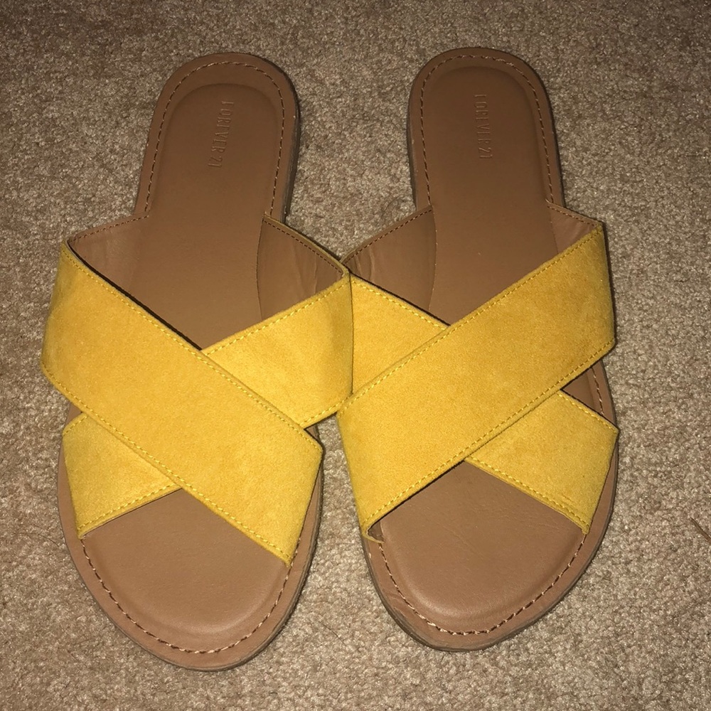 Strap sandals